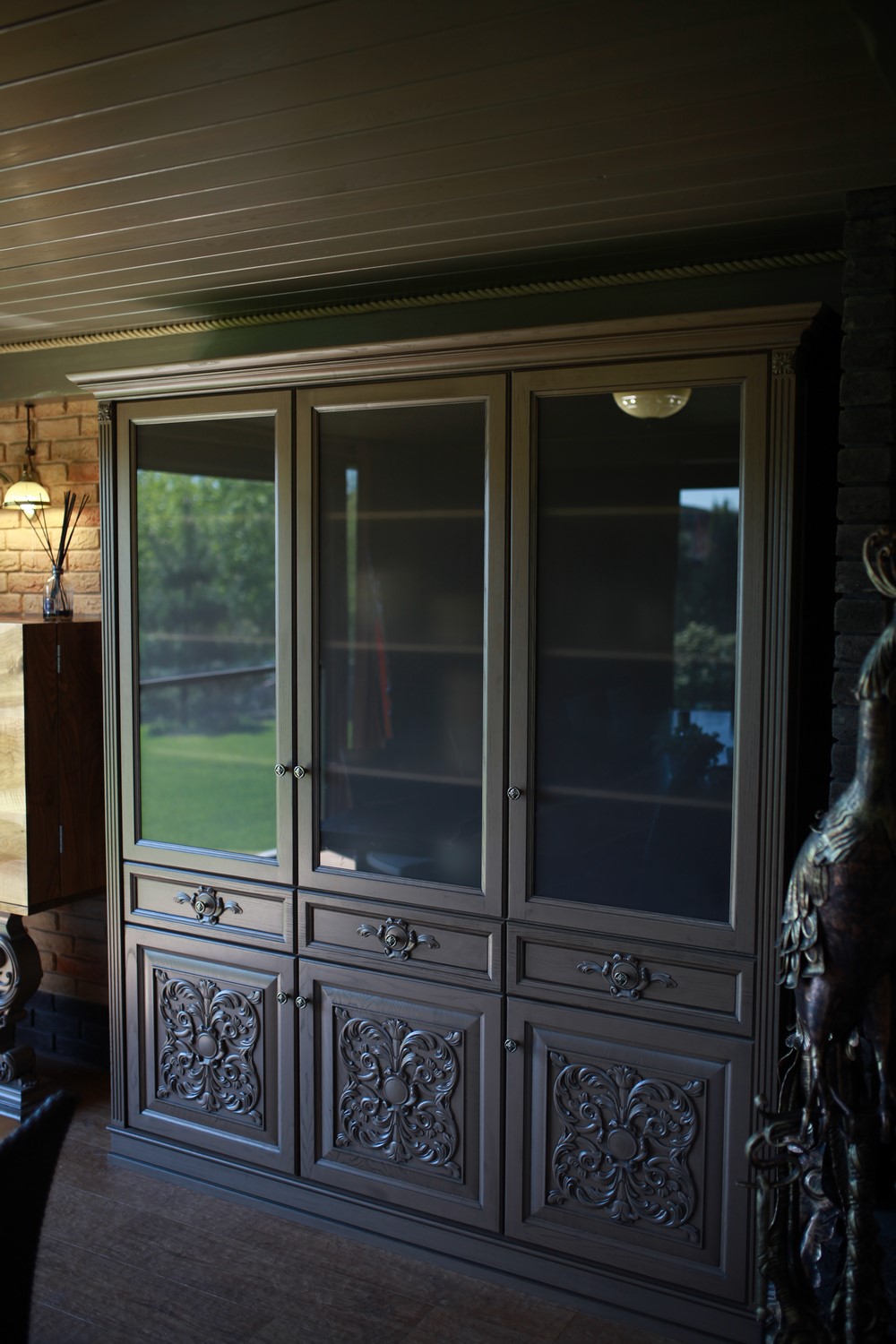 Изображение: Шкаф витрина для посуды 2